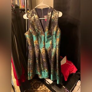 Vince Camuto size 12 V neck teal navy gold marbled brocade knee length dress